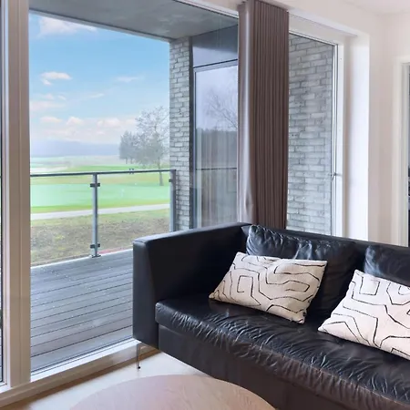 Daire Luebker Golf & *