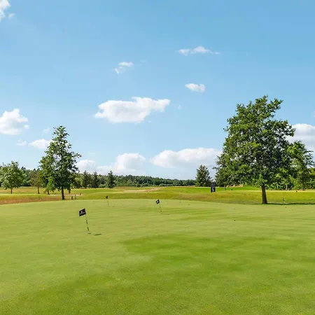 Luebker Golf Og