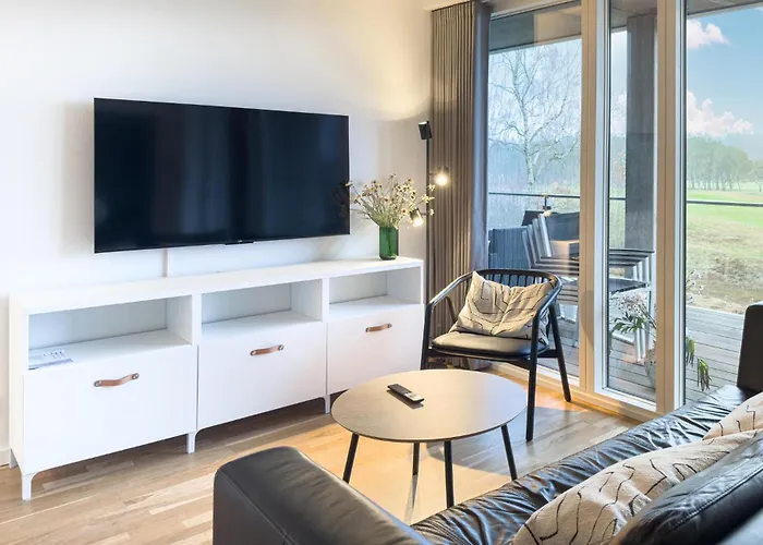 Daire Luebker Golf & *